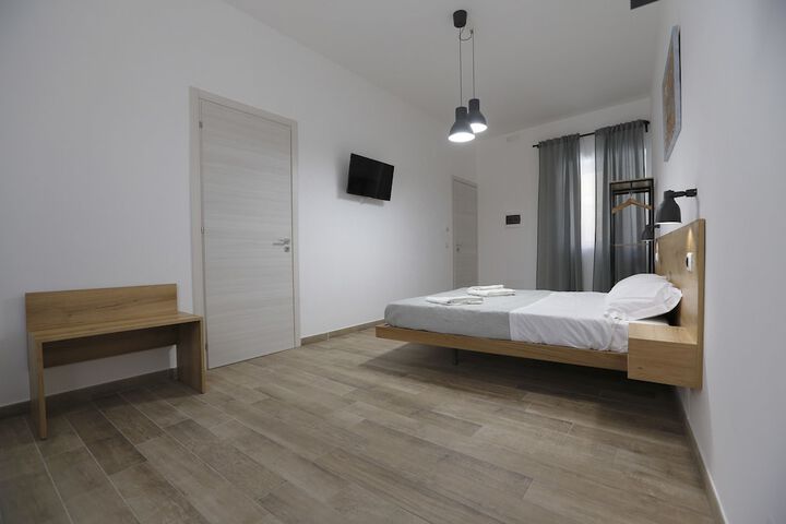 Room 8 of 35