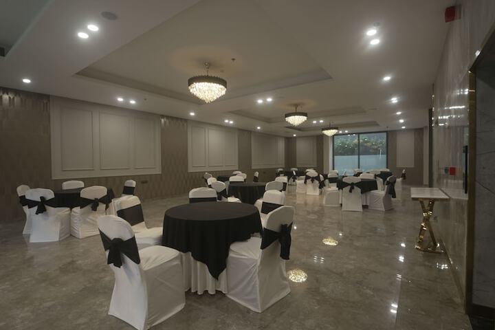 Ballroom/Hall 57 of 73