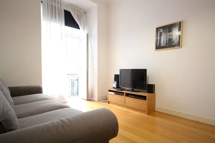 Room 6 of 13