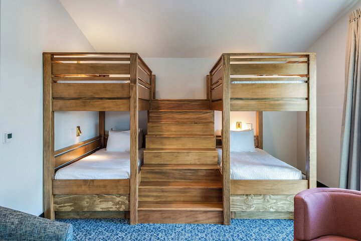 Room 55 of 220