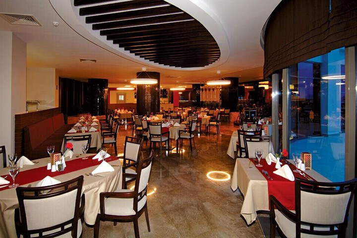 Dining 54 of 69