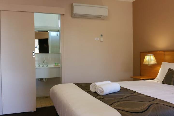 Room 10 of 64