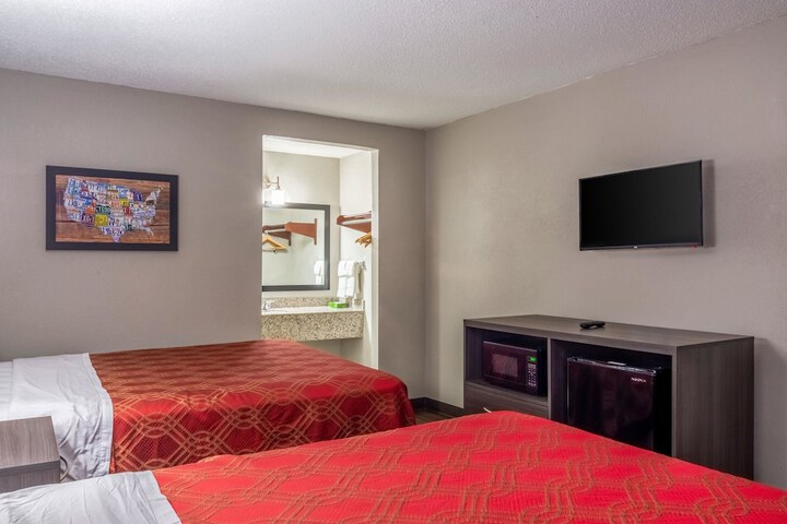 2 Double Beds (2 of 5)