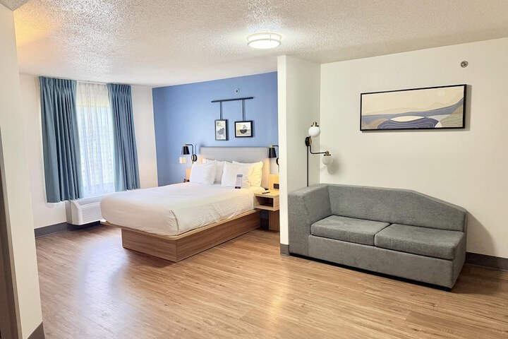 Room 76 of 112