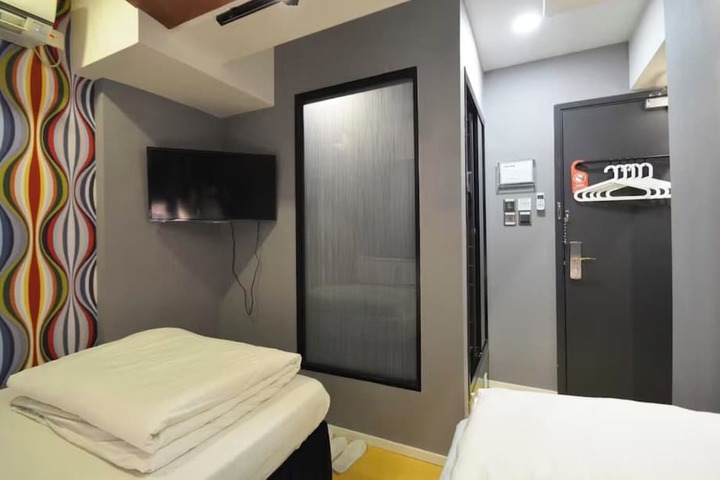 Room 18 of 25