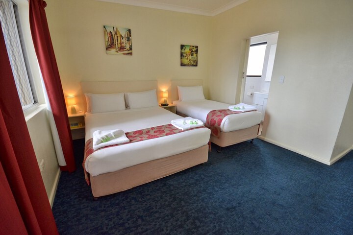 Room 48 of 102