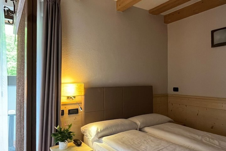 Room 18 of 36