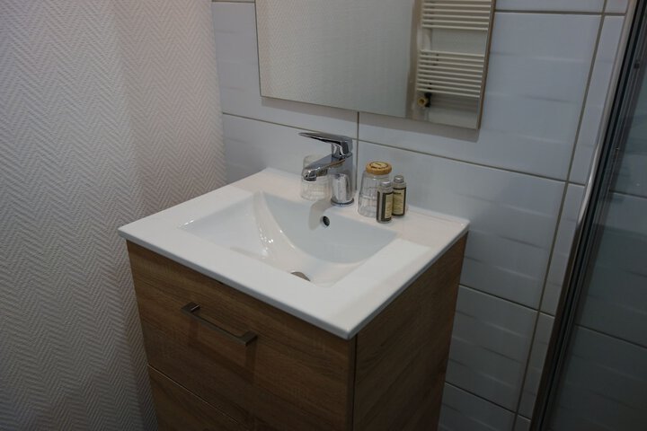 Room 8 of 18