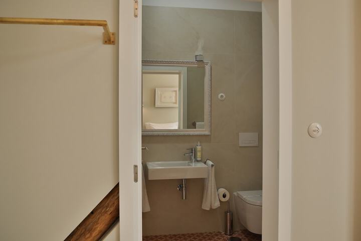 Room 32 of 50
