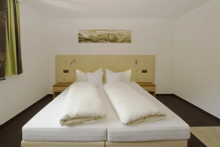 Room 2 of 12