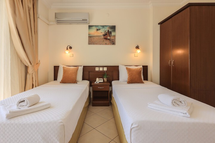 Room 3 of 32