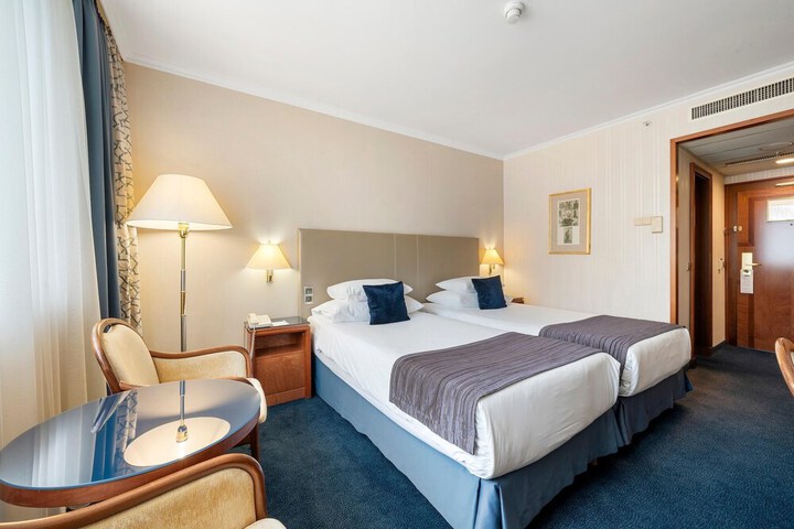 Room 32 of 113