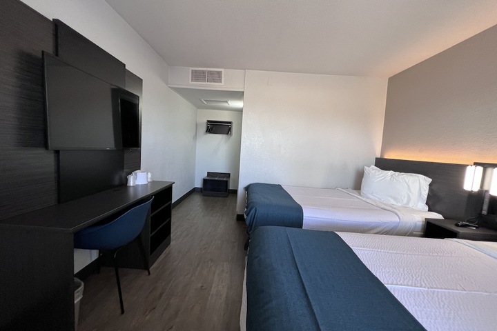 2 Double Beds (14 of 22)
