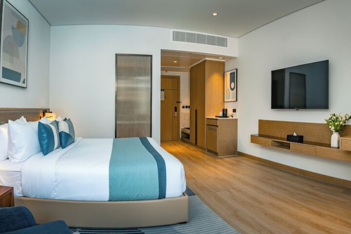 Room 12 of 62