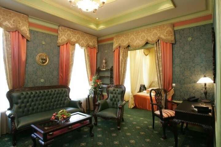 Room 19 of 46