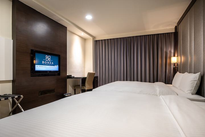 Room 25 of 54