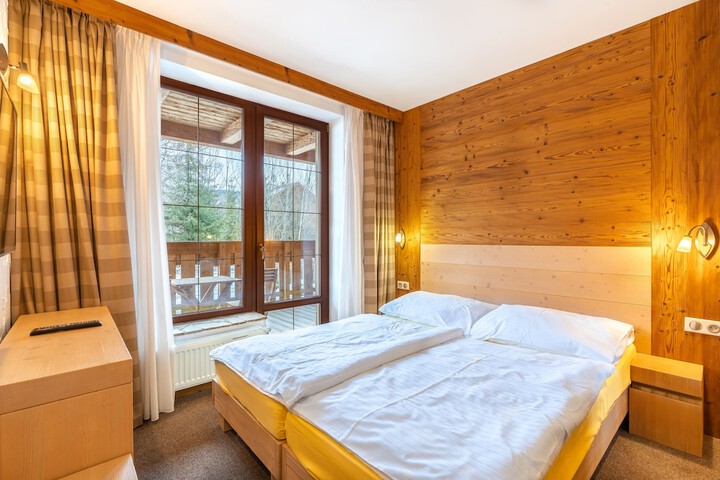 Room 5 of 161