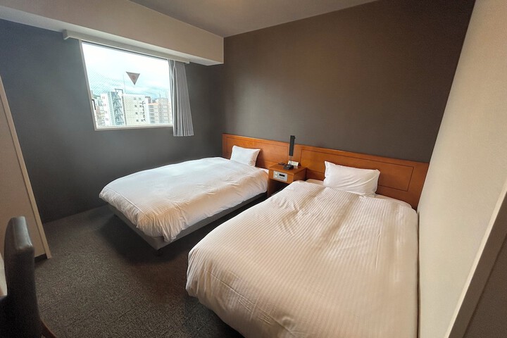 Room 19 of 35