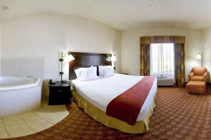 Room 6 of 33