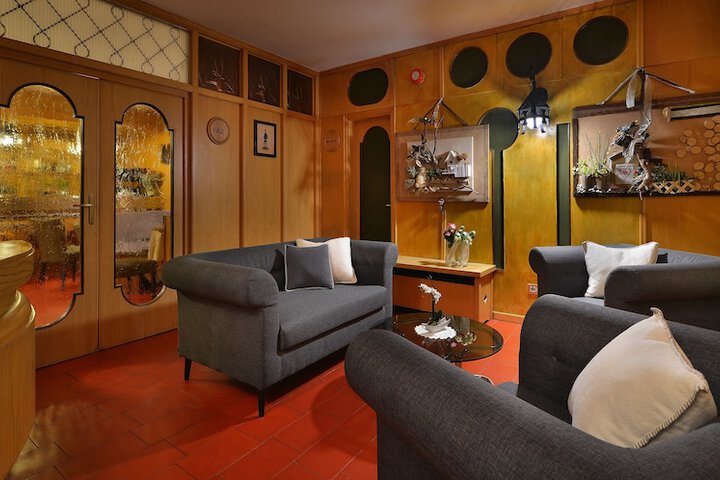 Entrance & Lobby