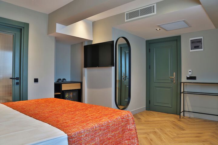 Room 6 of 51