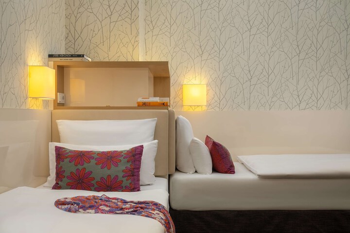 Room 40 of 119