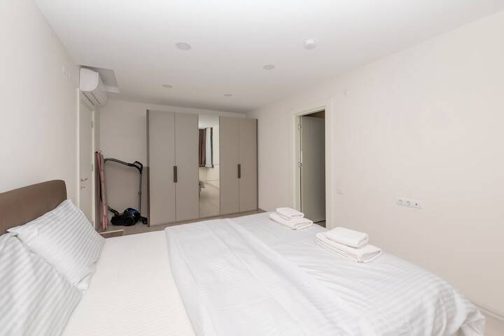 Room 86 of 271