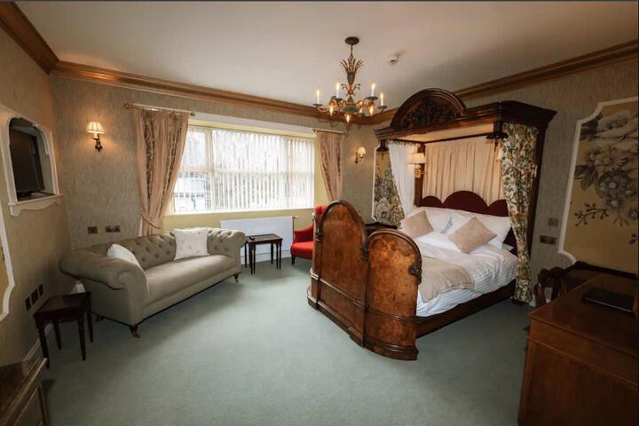 Room 8 of 22