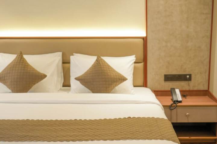 Room 4 of 11