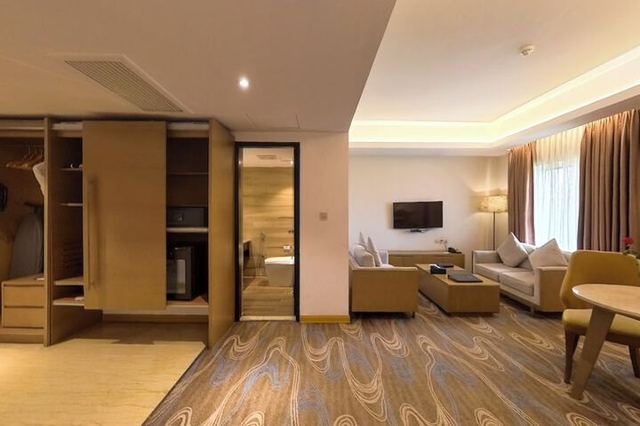 Room 20 of 102
