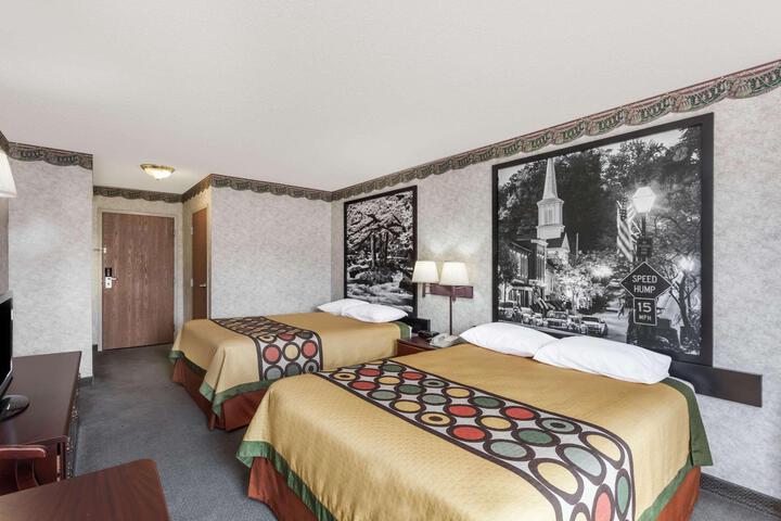 2 Queen Beds (6 of 7)