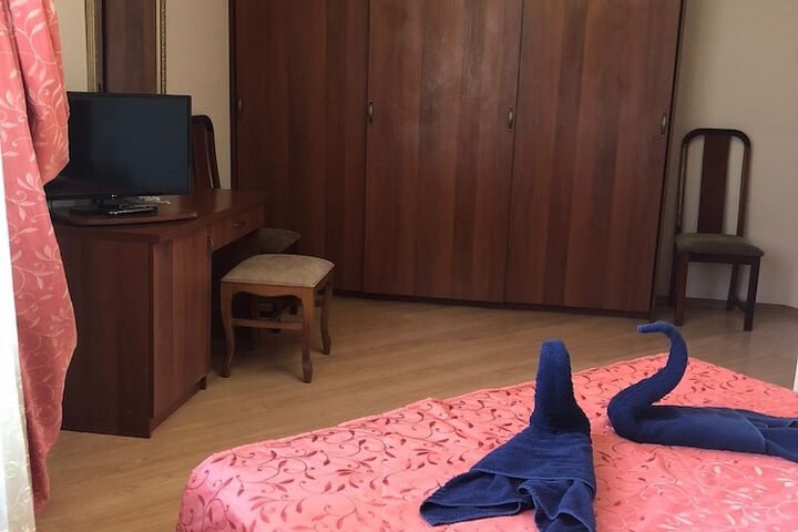 Room 15 of 118