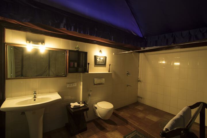 Room 33 of 61