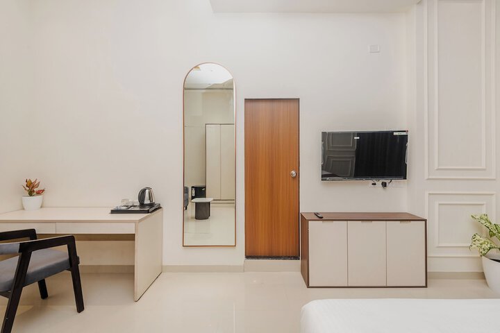 Room 70 of 93