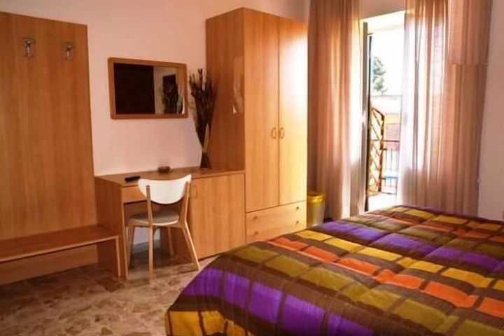 Room 9 of 52