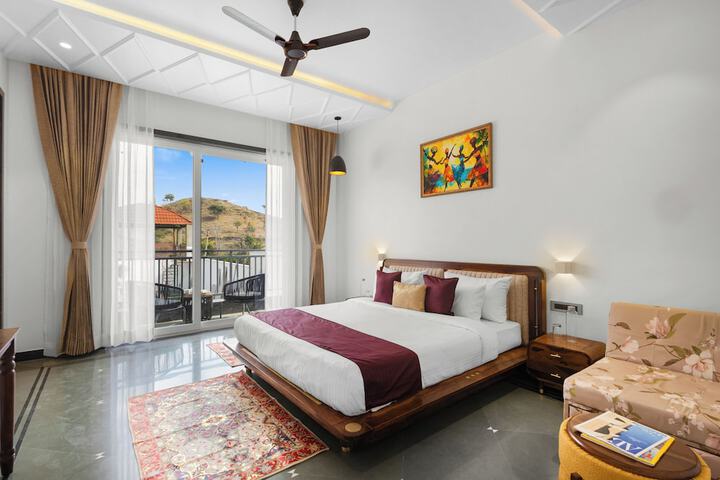 Room 2 of 25
