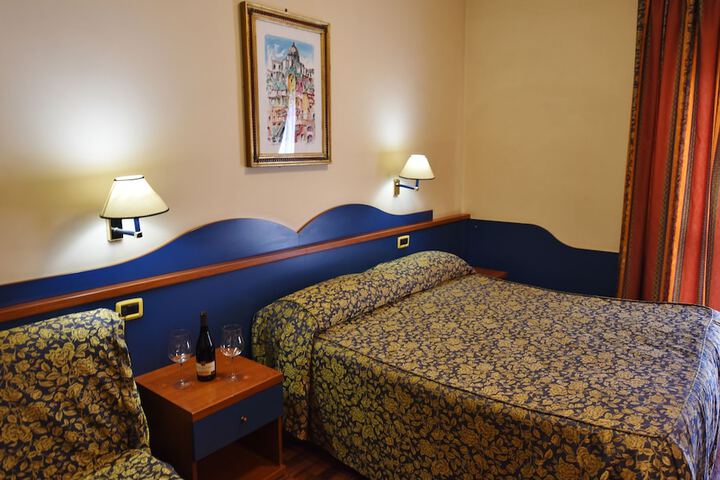 Room 6 of 35