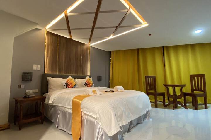 Room 6 of 9