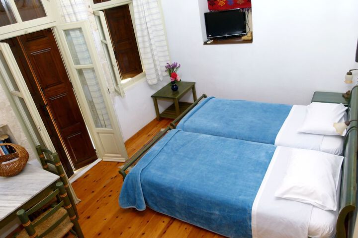 Room 10 of 38