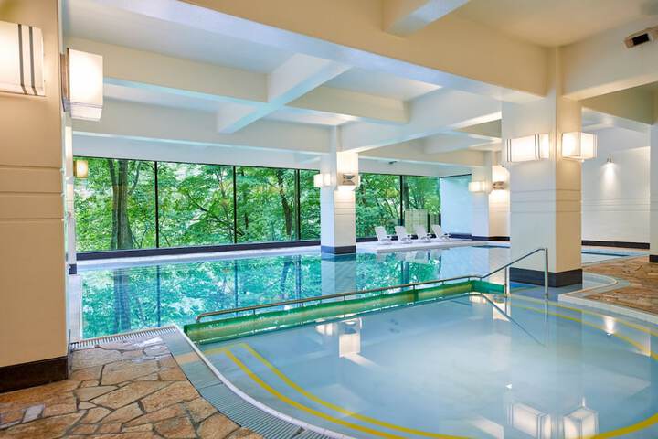 Pools & Facilities