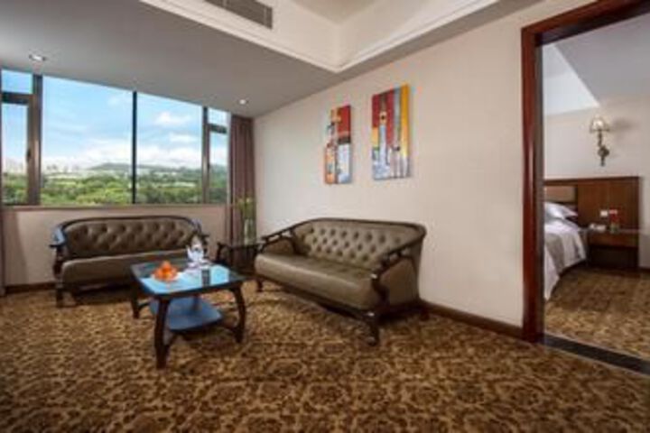 Room 32 of 59