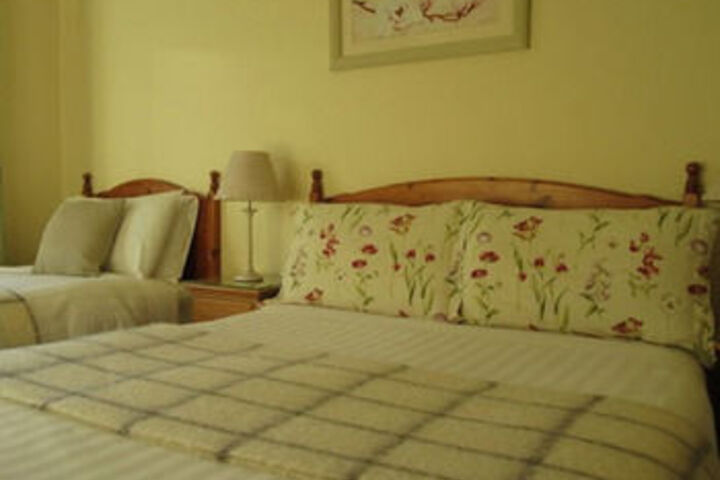 Room 6 of 10