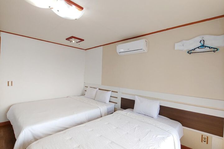 Room 13 of 46