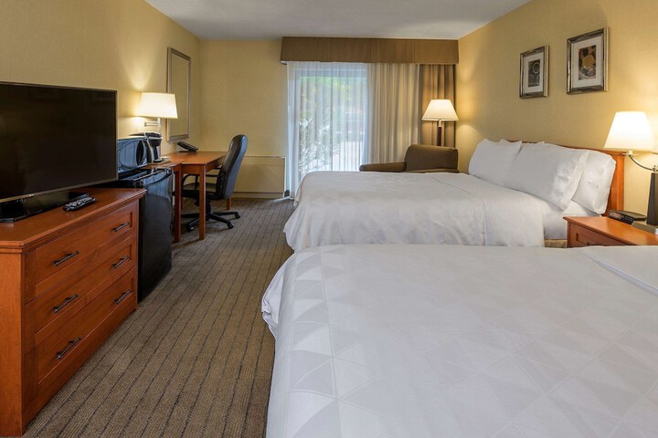 2 Double Beds (7 of 8)