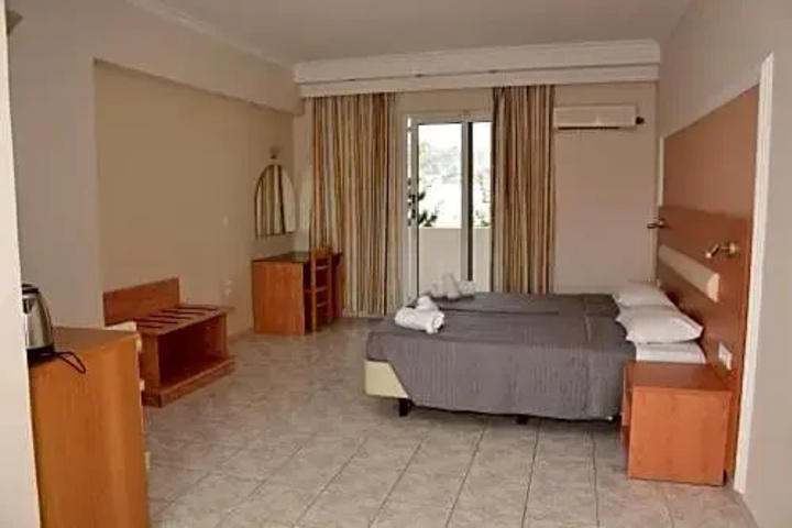 Room 6 of 12