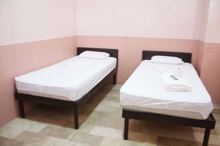Room 10 of 32