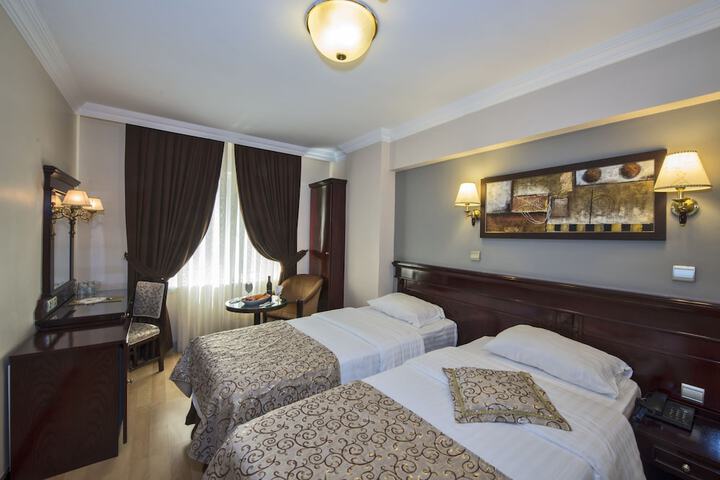 Room 4 of 52