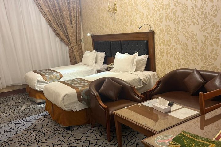 Room 13 of 32