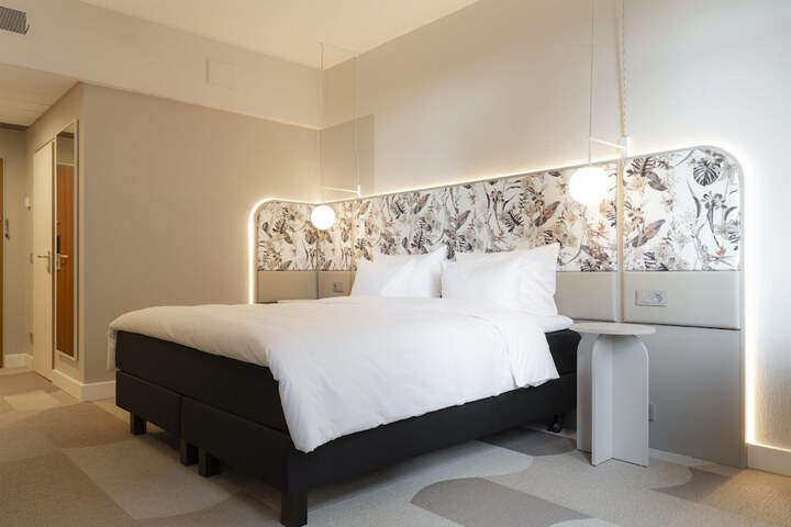 Room 16 of 197