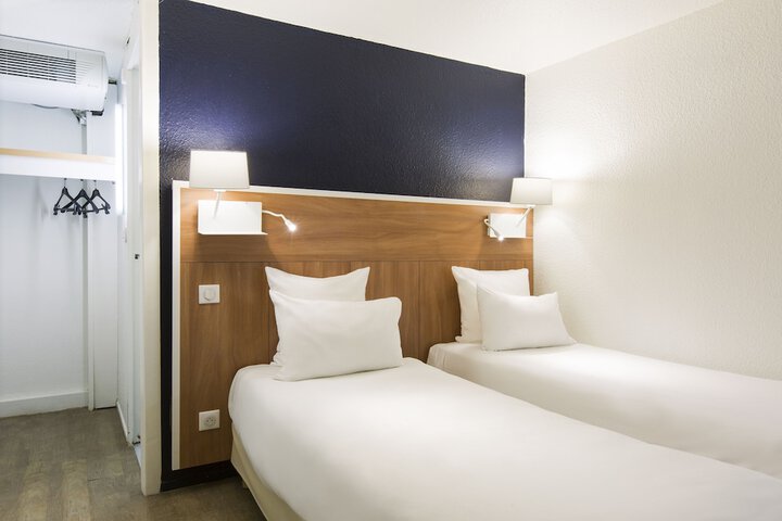 Room 13 of 38